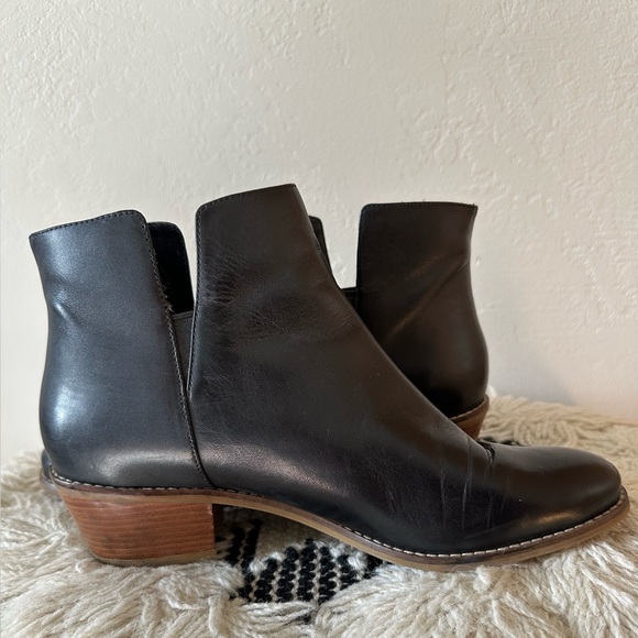Cole Haan Abott Women’s Size 10 Black Leather Comfortable Chic Versatile Booties - Picture 14 of 16